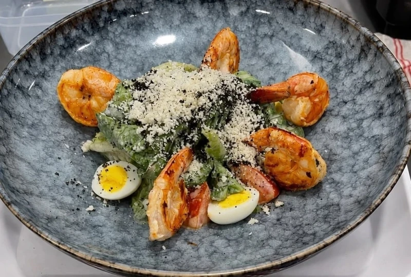Ceasar salad with prawns
